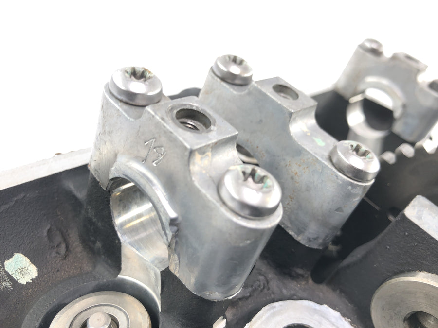 Triumph Bonneville T100 986MF [2012] - Controllo della valvola della testata della valvola della testata