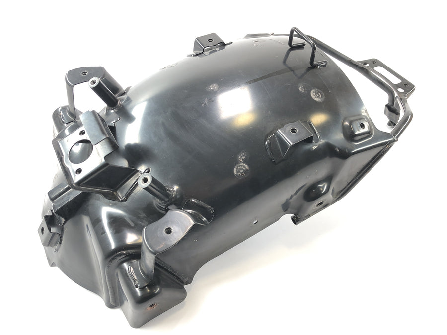 Suzuki VZ 1500 WVCU [2011] - rivestimento interno parafango posteriore