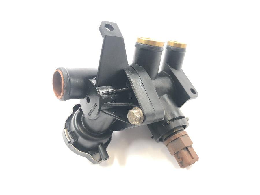 Triumph Tiger 955i 709EN [2003] - Thermostat housing coolant distributor cooling system