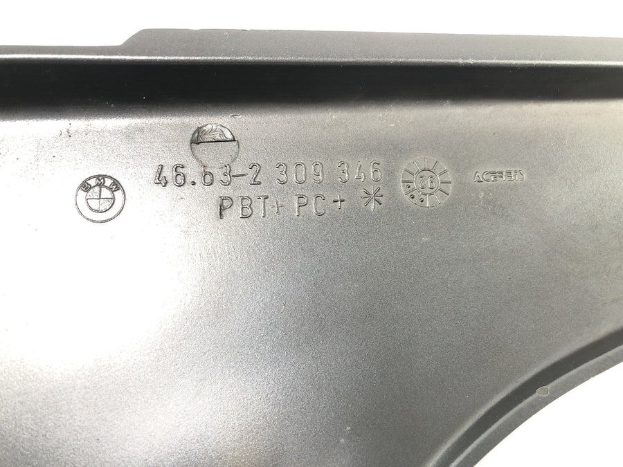 BMW K 1100 LT 100 [1994] - Parte di pulizia del rivestimento laterale lasciata in tournée