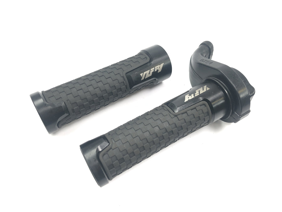 Yamaha YZF R1 RN04 [2001] - Set manopole in gomma per acceleratore, manopola destra