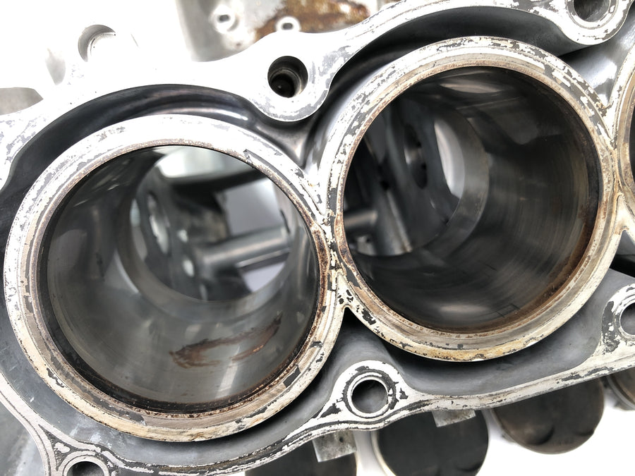 Honda CBR 900 RR SC28 [1994] - Alloggi a motore con cespugli e pistoni