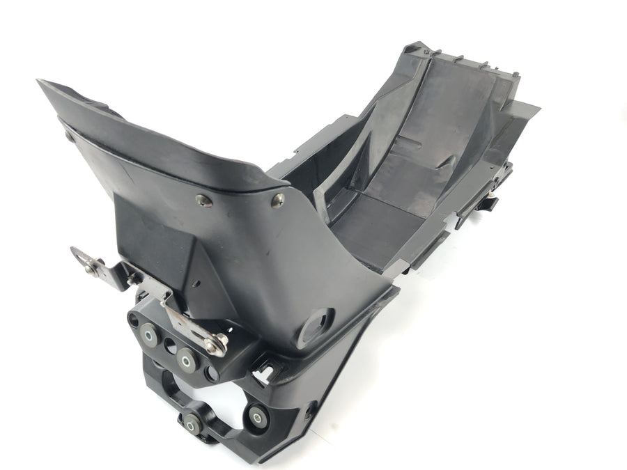 Kawasaki GPZ 1100 ZXT10E [1997] - fender behind protective sheet Fender carrier holder