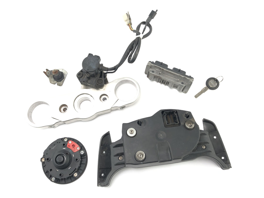 Moto Guzzi Stelvio 1200 4V [2009] - locksmith with speedometer control unit tank lock and fork bridge above