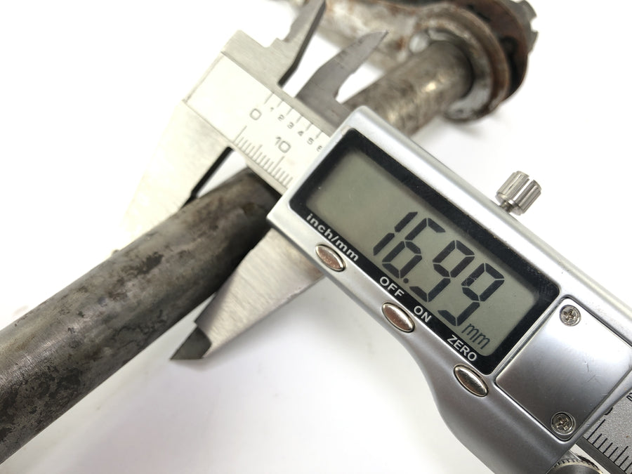 Yamaha XT 500 1U6 [1981] - Rear axle with chain tensioner