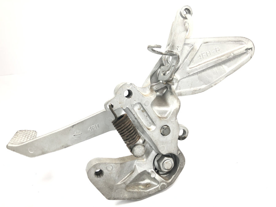 Yamaha YZF 750 R 4HN [1995] - Driver's footrest system on the right with brake pedal