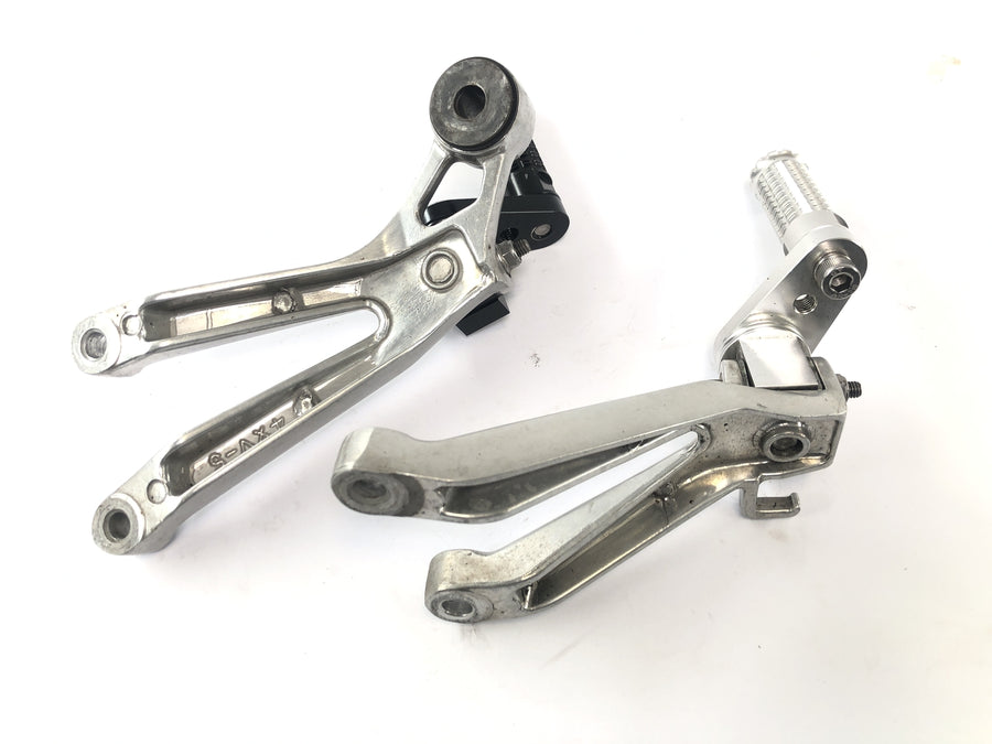 Yamaha YZF R1 RN01 [1998] - Piedacies impostato a destra e a sinistra