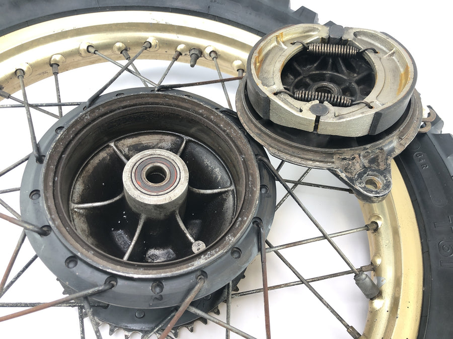 Yamaha XT 500 1U6 [1981] - Cerchio posteriore a raggi dorati 1,85 x 18" con freno a tamburo