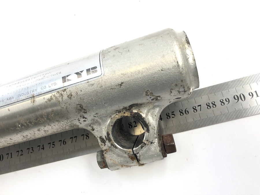 Yamaha XV 750 5G5 [1982] - fourche de suspension TELEGABEL FORK avec axe