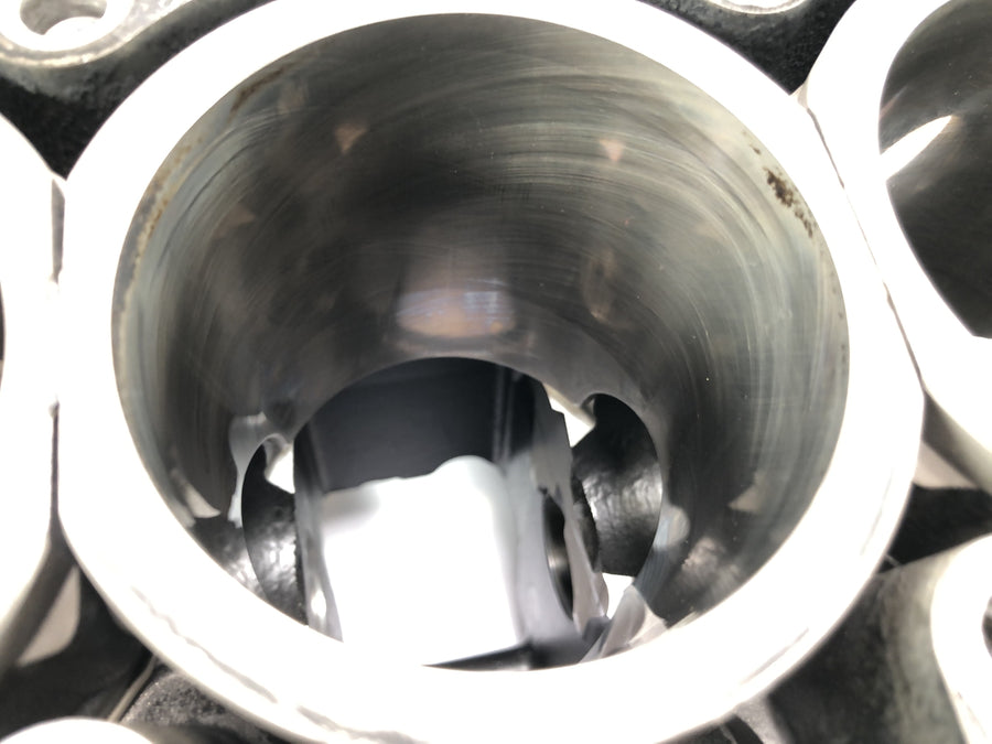 Triumph Street Triple R 675 D67LD [2010] - Motor housing with running sockets and pistons