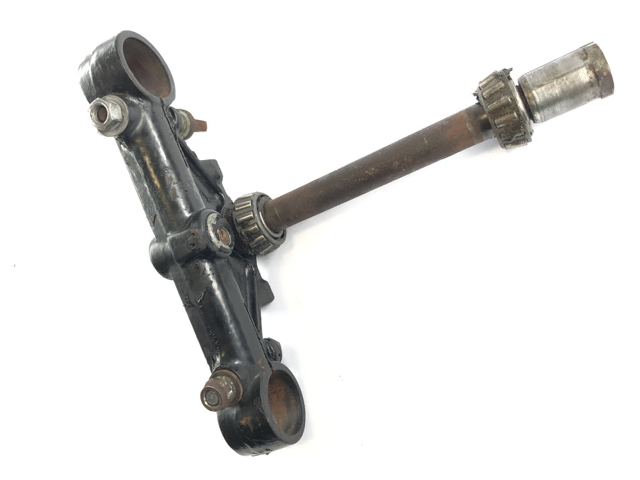 Triumph Bonneville T140V [1976] - fork bridge below