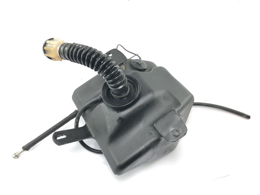Suzuki RG 250 Gamma GJ21D [1987] - Oil tank, oil storage container, separate lubrication