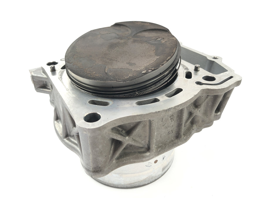 KTM 1050 Adventure [2017] - cylinder with pistons in front