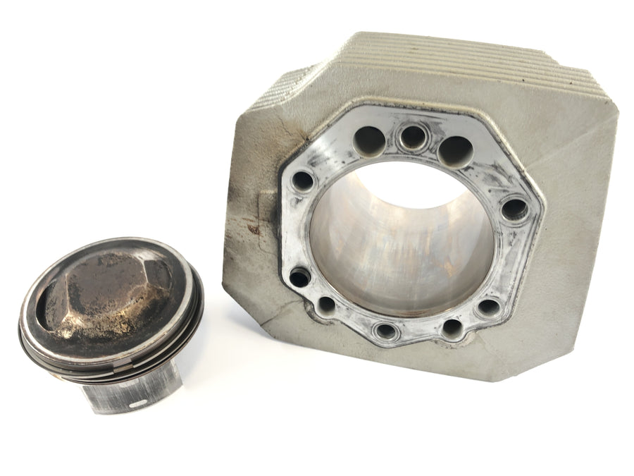 Moto Guzzi Norge 1200 [2006] - cylinder with pistons on the left