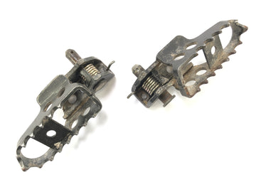 Yamaha DT 125 DE06 [2005] - Rider footrests left and right
