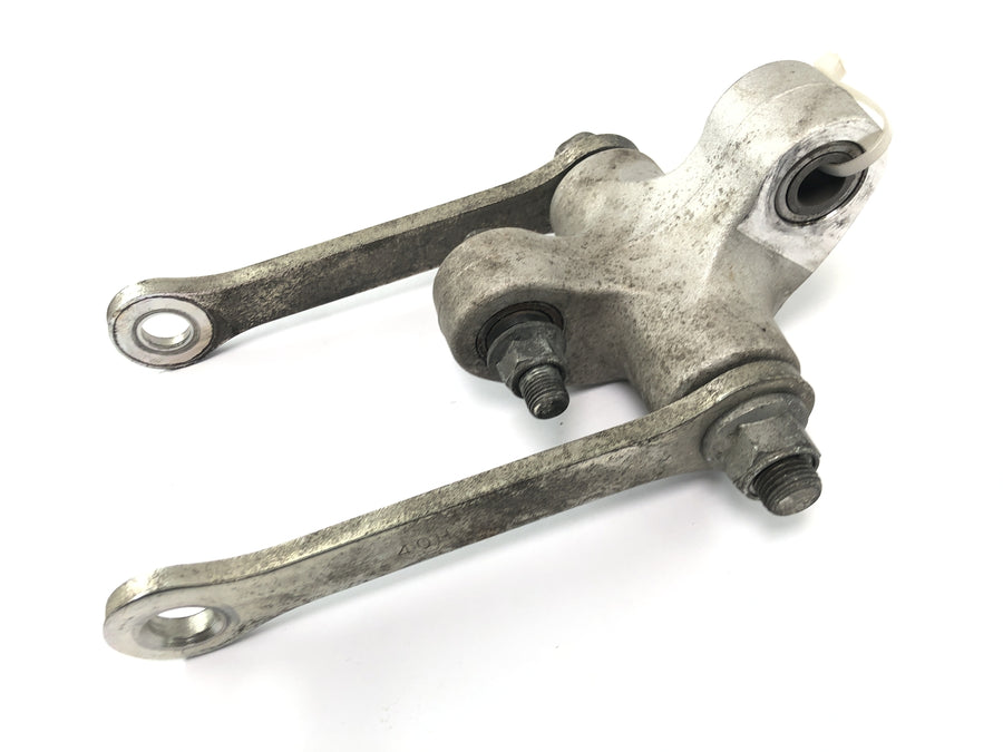 Suzuki VZ 1500 WVCU [2011] - Swingarm deflection shock absorber mount