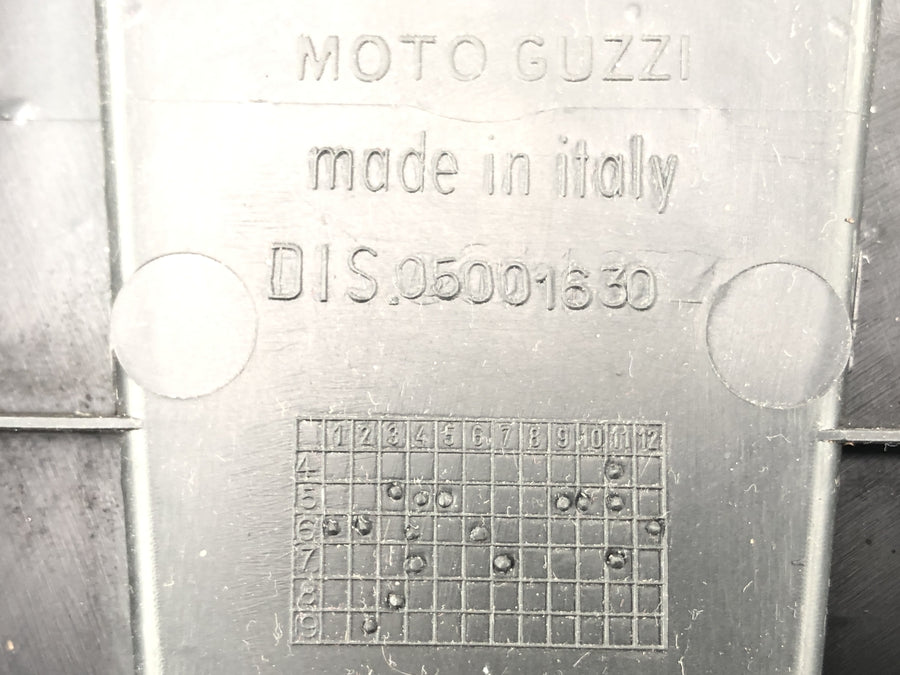 Moto Guzzi Stelvio 1200 4V [2009] - Couvrir le moteur de nettoyage du couvercle de brûlure