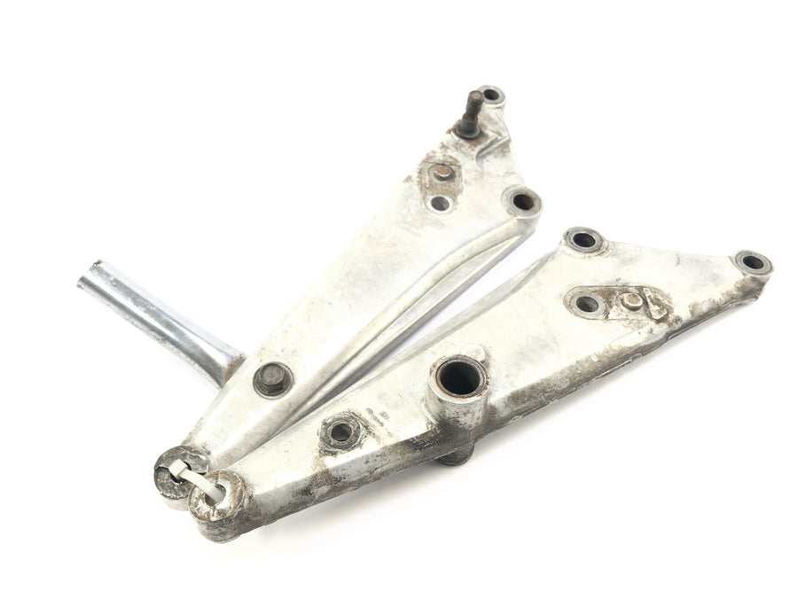 Honda CB 650 RC03 [1981] - Supports de repose-pieds gauche et droit