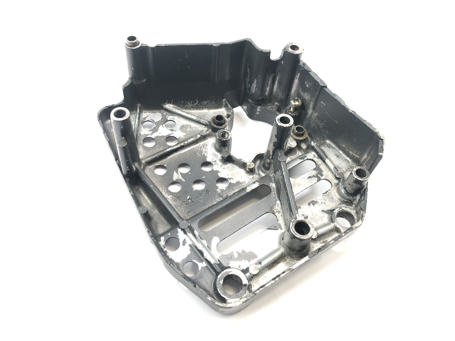 Suzuki GSX R 1100 GU74C [1987] - sprocket cover, engine cover, clutch holder