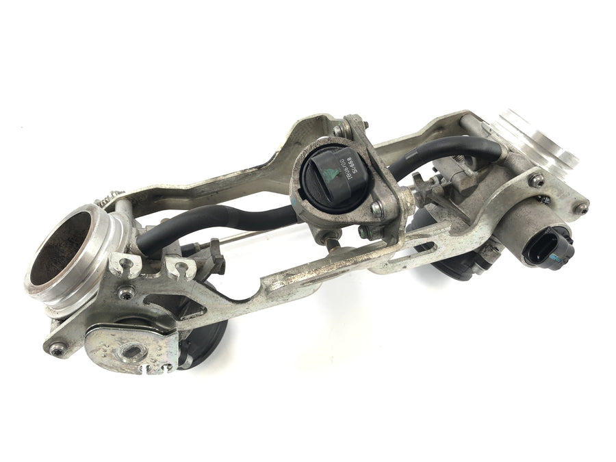 Moto Guzzi Stelvio 1200 4V [2009] - Drosselklappe Einspritzanlage mit Gestänge