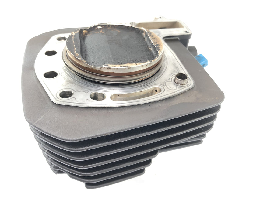 Moto Guzzi Stelvio 1200 4V [2009] - cylinder with pistons on the right