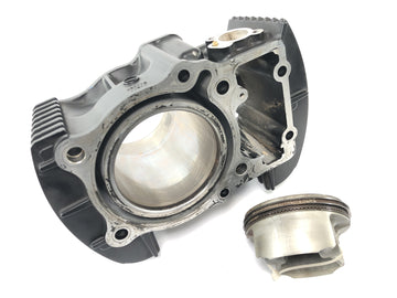 Suzuki VZ 1500 WVCU [2011] - cylinder with piston cylinder front