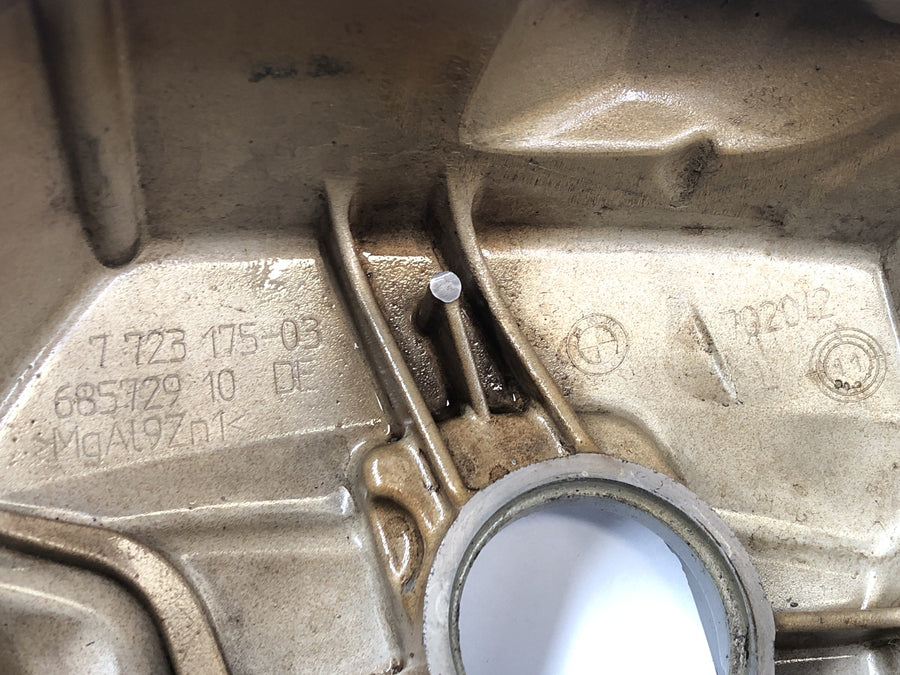 BMW R 1200 GS Adventure R12 [2012] - valve lid on the left