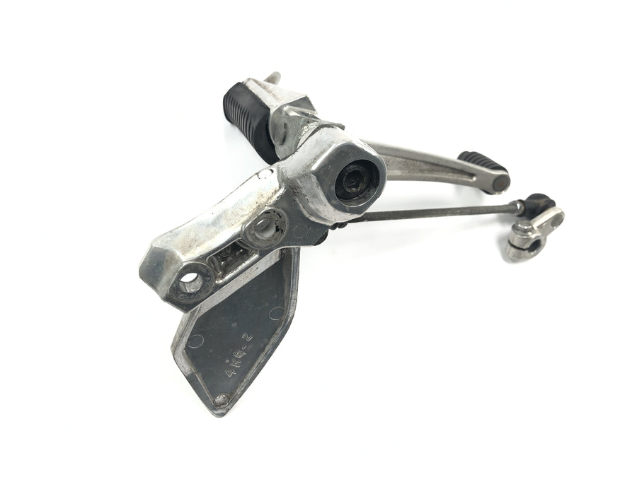 Yamaha XJR 1300 RP02 [1999] - Footrest system Driver's footrest on the left with shift pedal and shift linkage