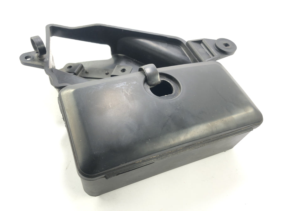 Kawasaki VN 800 Classic [2000] - Storage compartment for unit holder on the left