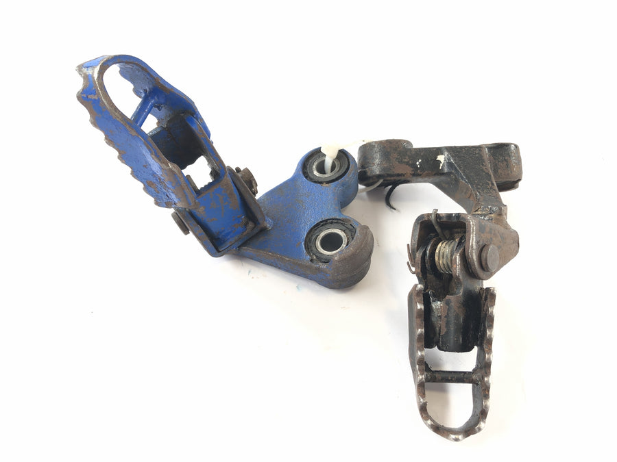 Suzuki DR 350 SK42B [1991] - driver's footrests left and right driver's footrests