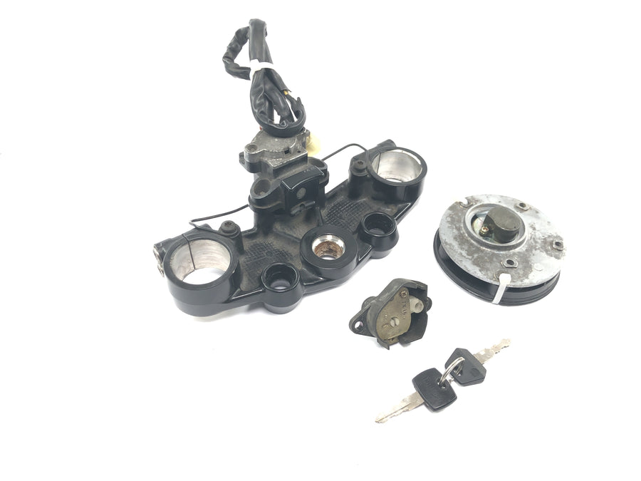 Triumph Tiger 900 T400 [1998] - Lock set with fork bridge at the top, tank lock, seat lock