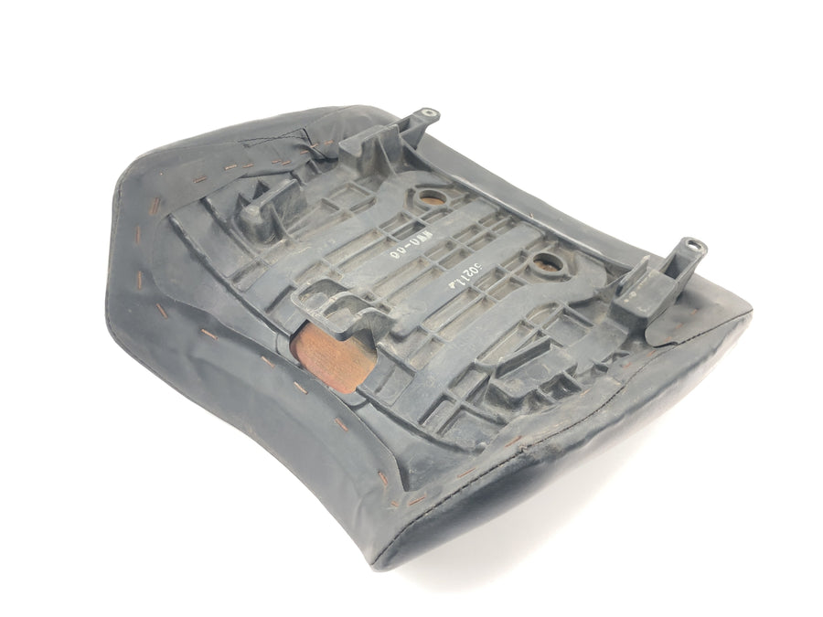 Honda CBR 900 RR Fireblade SC33 [2000] - Driver's seat bench seat cushion at the front