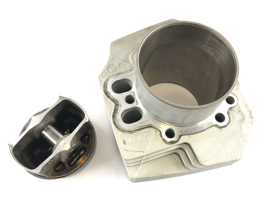 Moto Guzzi Norge 1200 [2006] - cylinder with pistons on the left