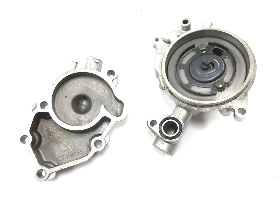 Yamaha WR 125 X DE07 [2010] - Girante dell'alloggiamento della pompa della pompa del liquido di raffreddamento della pompa dell'acqua