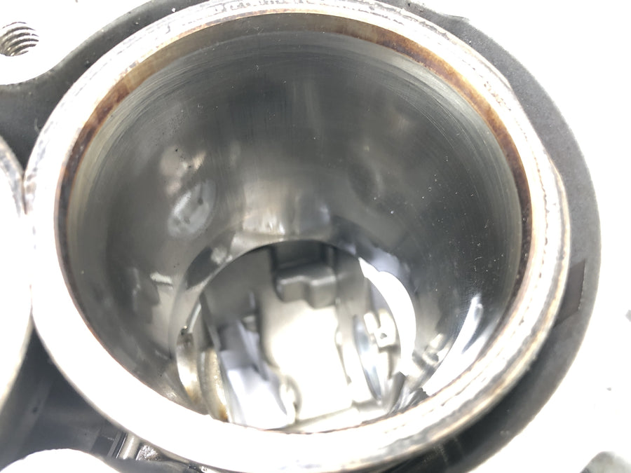 Triumph Sprint ST 1050 [2005] - Blocage de cylindre de boîtier vide avec piston