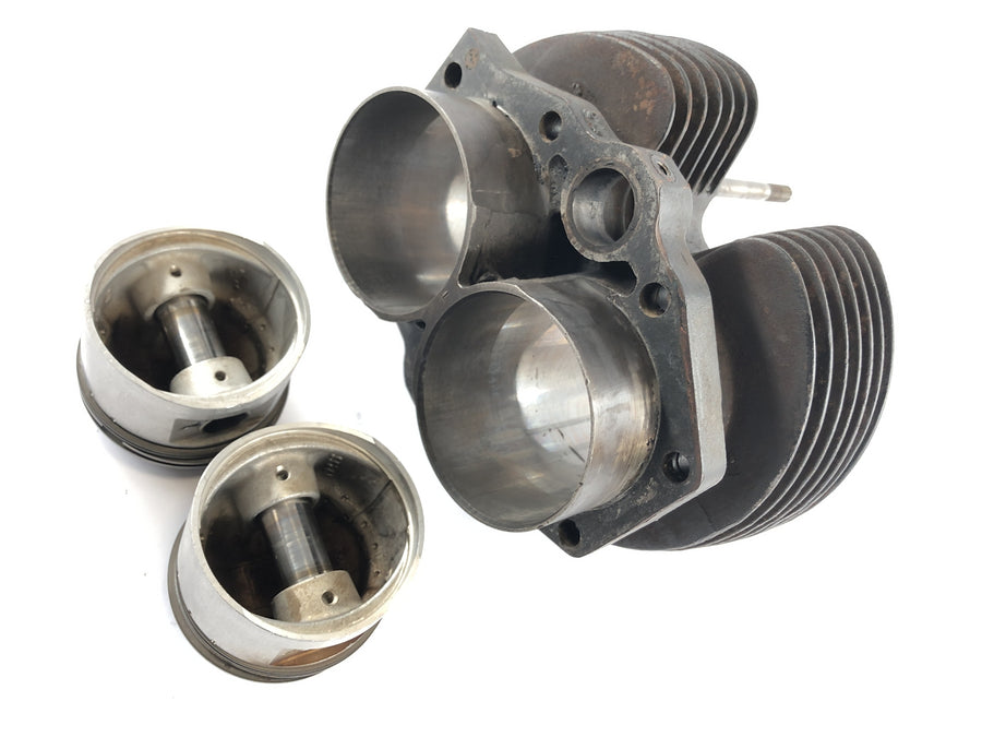 Triumph Bonneville T140V [1976] - cylinder with pistons