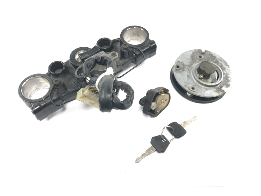 Triumph Tiger 900 T400 [1998] - Lock set with fork bridge at the top, tank lock, seat lock