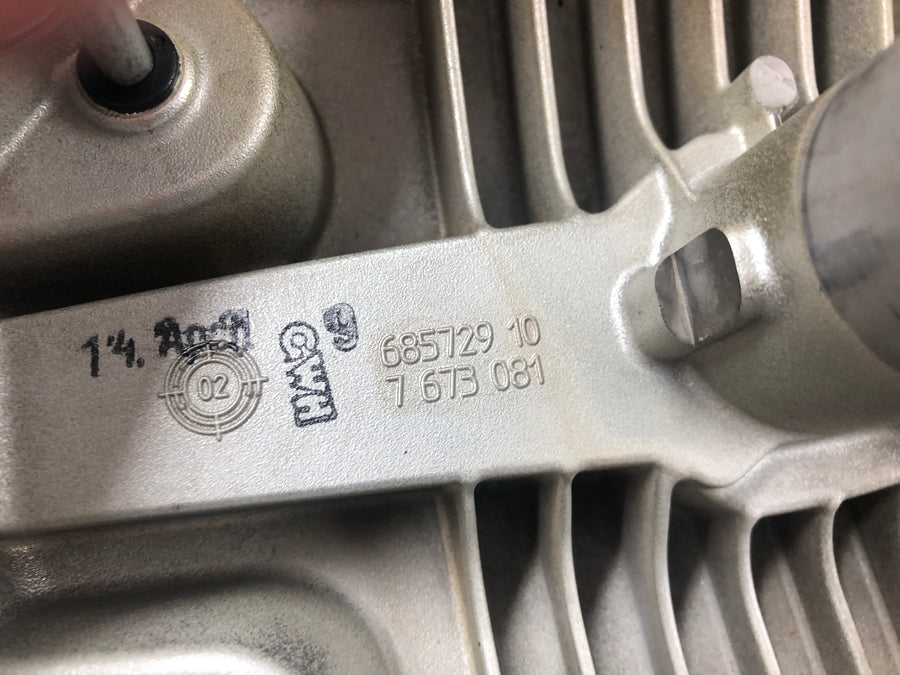 BMW R 1200 GS R12 K25 [2004] - valve cover left cylinder head cover magnesium engine cover