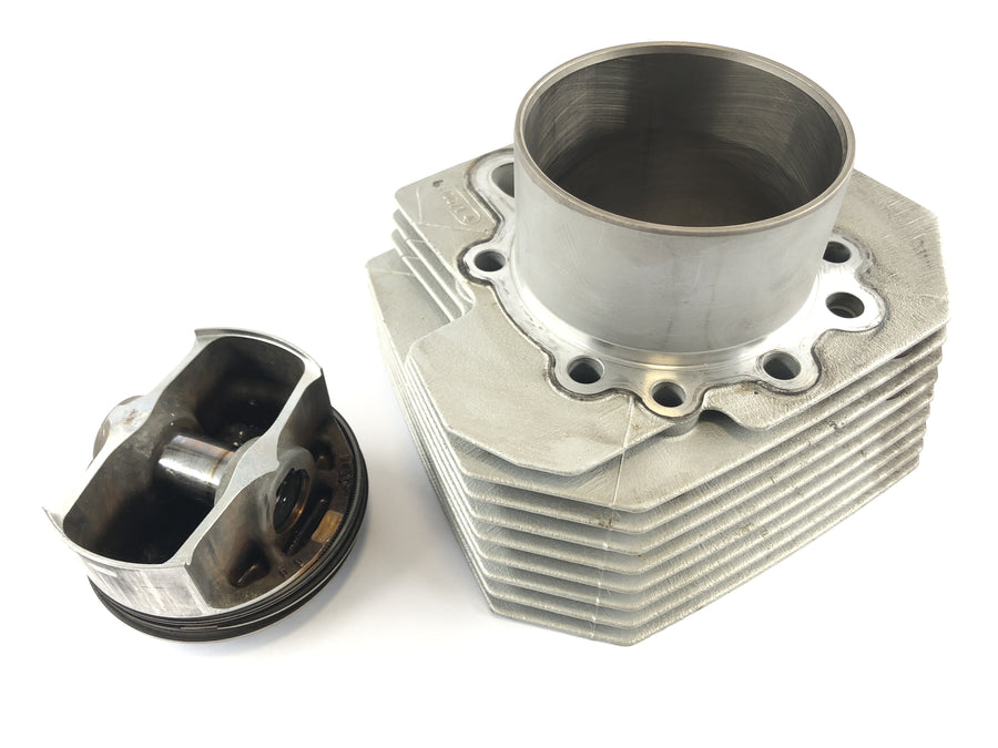 Moto Guzzi Norge 1200 [2006] - cylinder with pistons on the left