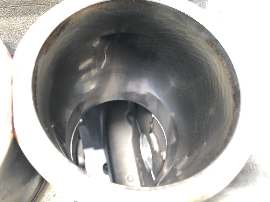 Triumph Daytona 900 T300 [1993] - Motor housing empty housing with running sockets and pistons