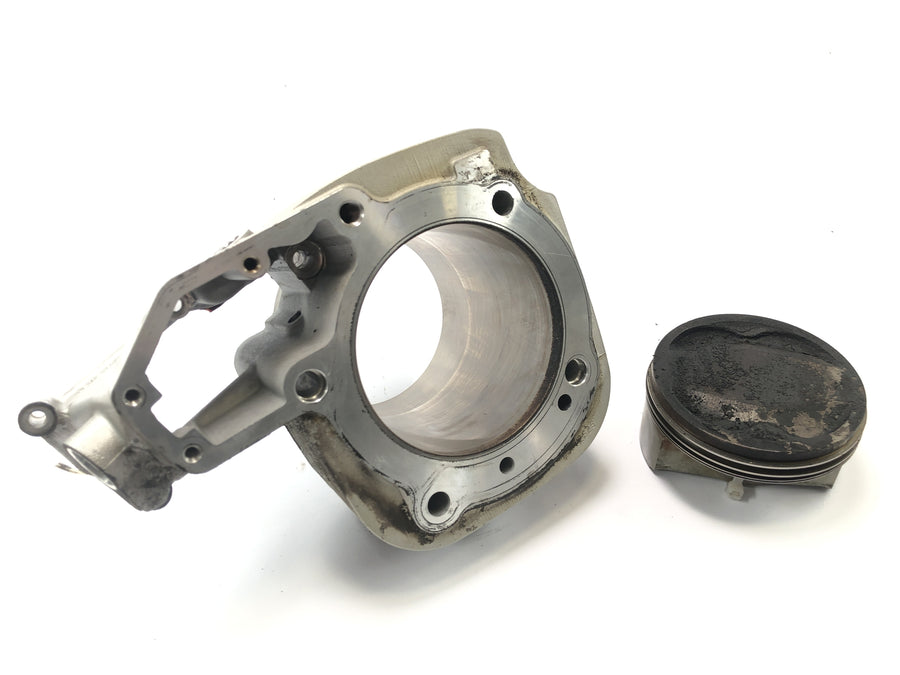 BMW R 1150 GS R21 [2002] - cylinder with piston on the right