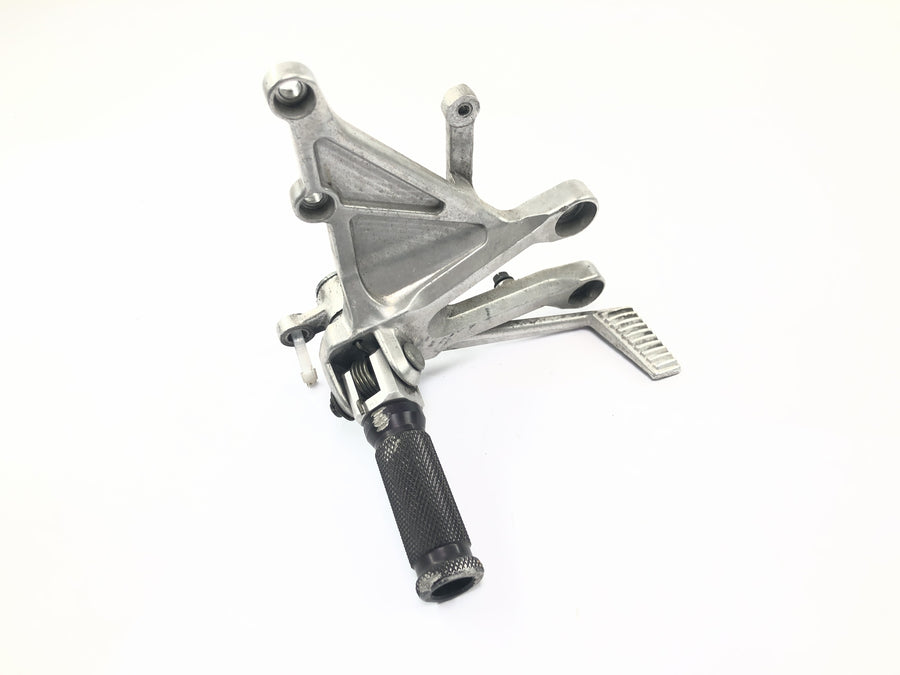 Honda CBR 1000 RR SC57 [2006] - Driver's footrest on the right with brake pedal footrest system