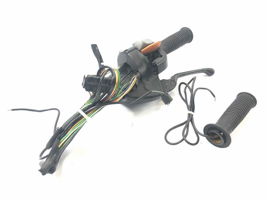 BMW R 1150 RT R22 [2001] - Handlebar fitting, handlebar switch, right hand brake pump with heated grips