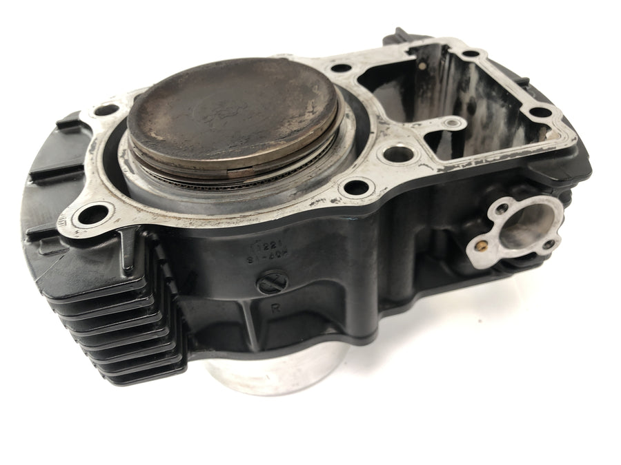 Suzuki VZ 1500 WVCU [2011] - Cylindre avec cylindre à piston à l'arrière
