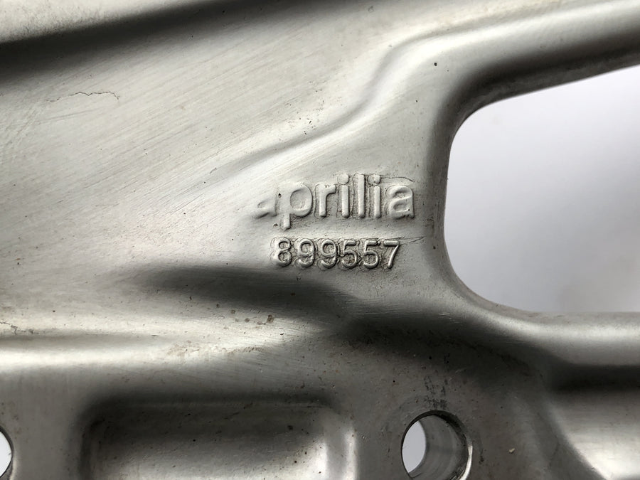 Aprilia RS 125 TW [2017] - Fussrastenanlage Fahrer Fußraste mit Halter vorne rechts