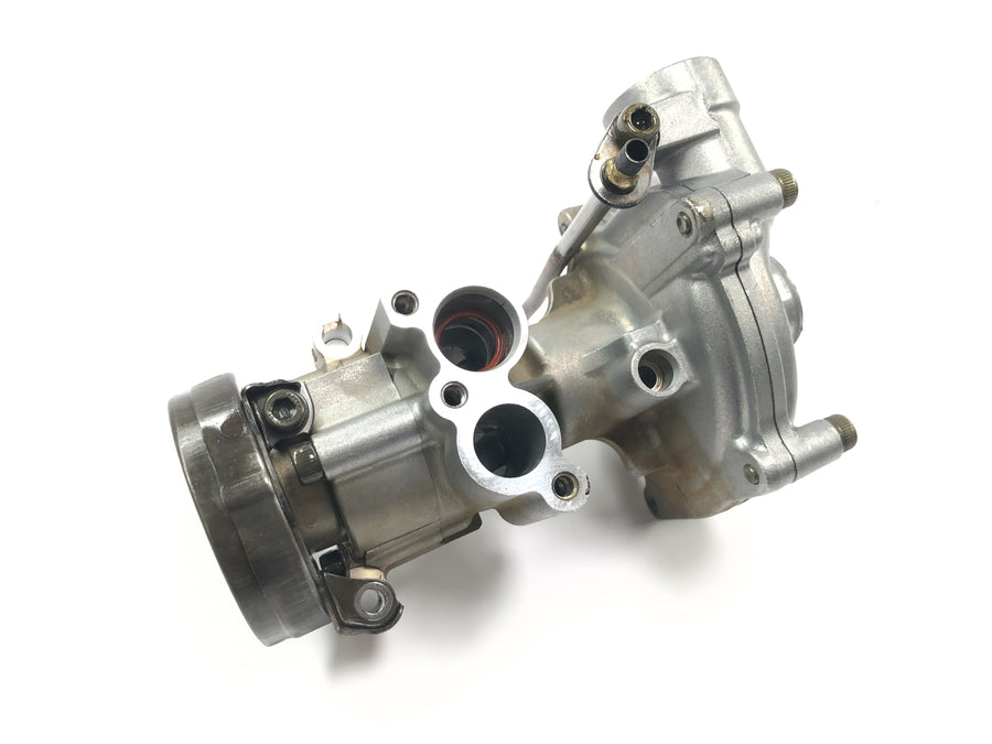 Yamaha YZF R1 RN04 [2001] - Alloggiamento pompa pompa acqua, pompa liquido di raffreddamento, pompa olio