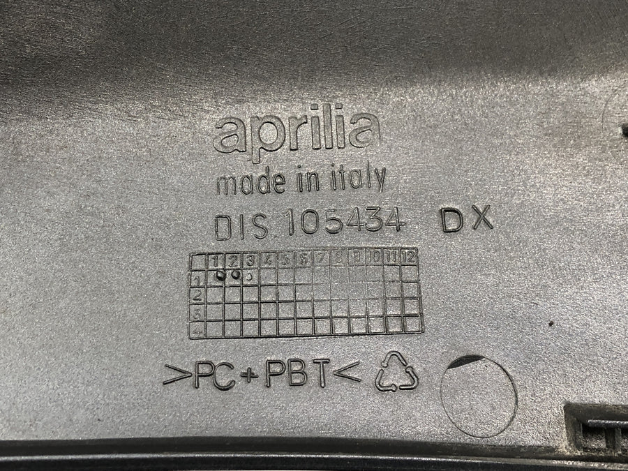 Aprilia RST 1000 Futura [2002] - revêtement de siège à l'arrière arrière gauche