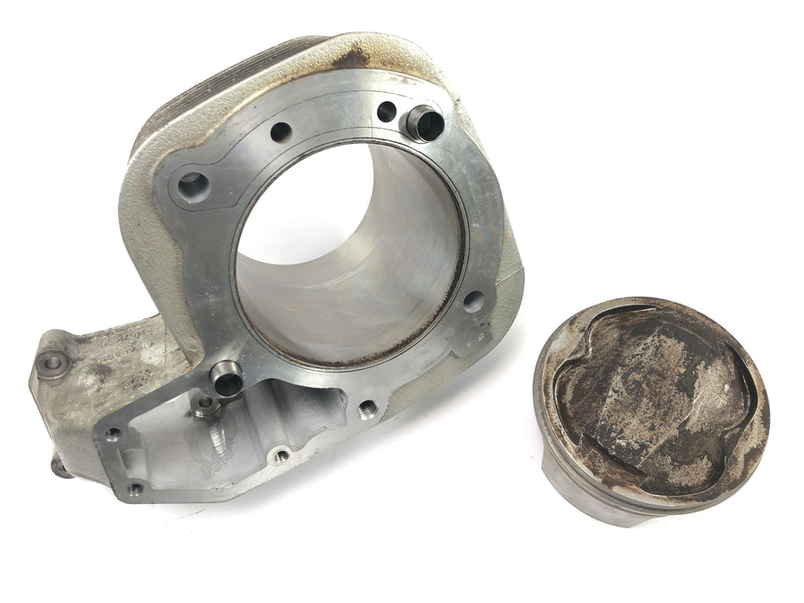 BMW R 1100 S R2S [2000] - cylinder with piston on the left