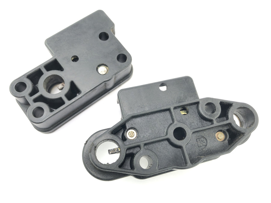 Kawasaki ZR7 ZR750F [1999] - Seat lock seating