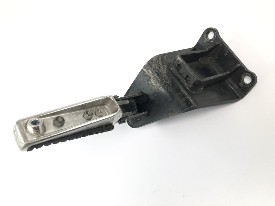 Suzuki VZ 1500 WVCU [2011] - Poggiapiedi conducente sinistro Poggiapiedi conducente con supporto